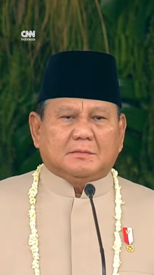 Prabowo Pimpin Upacara Penurunan Bendera di Istana Merdeka