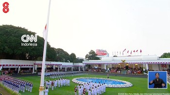 Prosesi Khidmat Penurunan Sang Merah Putih di Istana