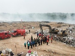 HUT RI di TPSA Ciniru: Upacara di Antara Puing dan Bara