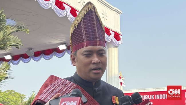 Kepala BGN Sudaryono tegaskan akan menutup SPPG yang tidak memenuhi standar, saat ditemui di halaman Istana Merdeka, Jakarta Pusat, Senin (17/8).