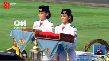 Kereta kencana Garuda Prabayaksa tiba di Istana Merdeka untuk mengantar bendera pusaka dan teks proklamasi.