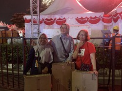Senangnya 3 Emak-emak Dapat Kompor Usai Ikut Kuis Perayaan HUT RI di HI