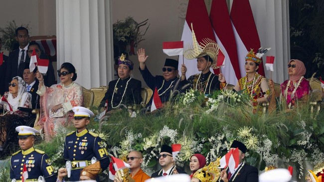 Indonesian President Prabowo Subianto gestures next to former President Joko Widodo during a ceremony marking the country's 81st Independence Day, at the Presidential Palace in Jakarta, Indonesia, August 17, 2026. REUTERS/Ajeng Dinar Ulfiana