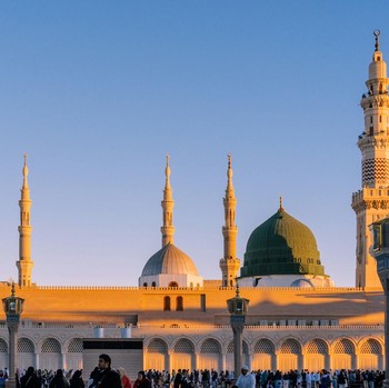 5 Amalan Baik yang Bisa Dilakukan saat Maulid Nabi Muhammad saw.