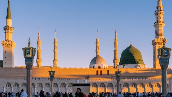 5 Amalan Baik yang Bisa Dilakukan saat Maulid Nabi Muhammad saw.