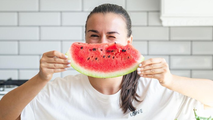 7 Daftar Buah yang Baik Dikonsumsi saat Menstruasi