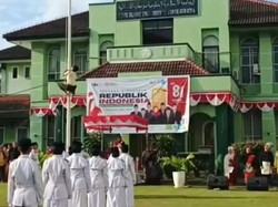 Viral Satpam Kampus di Medan Panjat Tiang Bendera Saat Upacara HUT ke-81 RI
