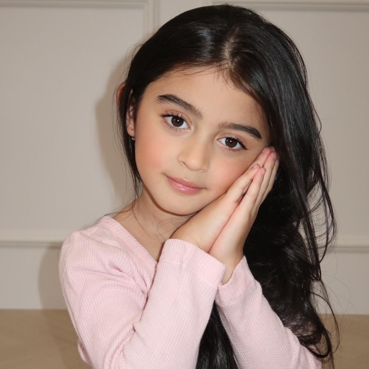 <p>Baru-baru ini, Margin mengunggah potret terbaru Guzel yang makin menggemaskan setelah potong rambut. Rambut Guzel yang sebelumnya panjang dipotong sedikit pendek atau model <em>long layered</em> dengan <em>face-framing layers</em>. (Foto: Instagram @marginw)</p>