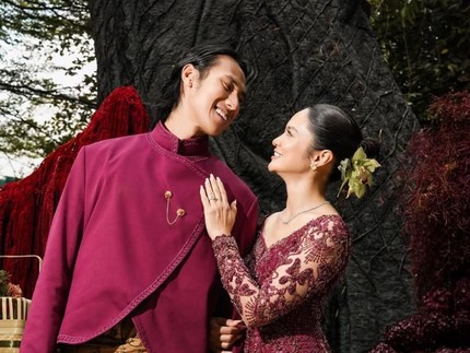 Momen Lamaran Hana Malasan dan Sean Gelalel Penuh Haru, Intip Potretnya Bernuansa Maroon
