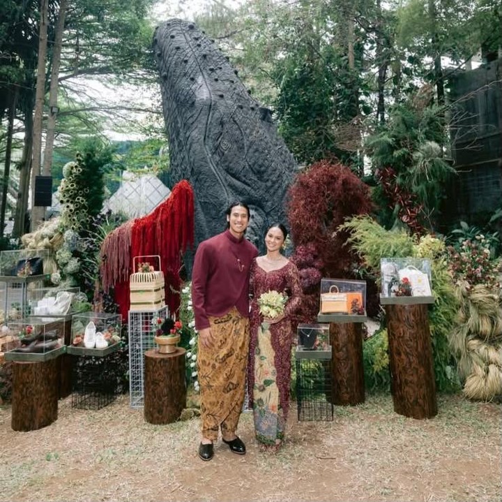 <p>Kabar bahagia datang dari Hana Malasan dan Sean Gelael yang kini resmi bertunangan. Prosesi tersebut berlangsung begitu haru dan penuh kebahagiaan, Sabtu, 15 Agustus 2026. (Foto: Instagram @hanamalasan)</p>