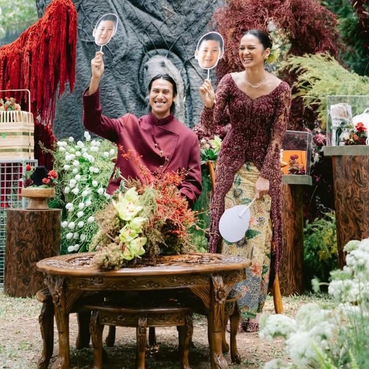 <p>Kabar ini dibagikan langsung oleh keduanya melalui sejumlah foto yang diunggah ke akun Instagram masing-masing. &ldquo;Resmi bertunangan,&rdquo; tulis Hana dalam unggahan di akun Instagram <em>@hanamalasan</em>, dikutip Selasa (18/8/2026).&nbsp;(Foto: Instagram @hanamalasan)</p>