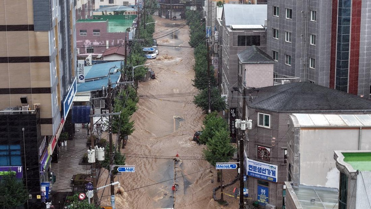 Potret Banjir Bandang Terjang Korsel, Mulai Makan Korban Jiwa