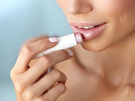5 Rekomendasi Glossy Balm, Bikin Bibir Plumpy dan Tampak Sehat