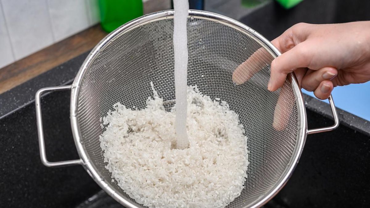 Mencuci Beras Berkali-kali Bikin Nasi Lebih Pulen, Memang Benar?