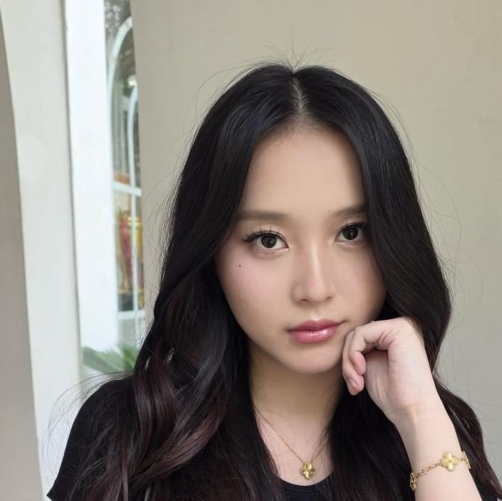 <p>Istri Vincent Rivaldi Kosasih menikmati perannya sebagai ibu. Melalui akun instagram, Nita Vior membagikan keseharian mengASIhi Mulai dari momen memompa ASI, menikmati makanan, hingga memperlihatkan stok ASIP di freezer. (Foto:instagram @nitavior)</p>