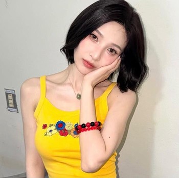 4 Rekomendasi Outfit Ala Joy 'Red Velvet' yang Manis dan Trendi