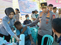 Video 3.500 Paket Bantuan Kapolri Dikirim untuk Korban Gempa NTT