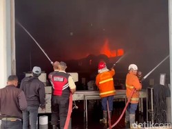 6 Jam Baru Padam, Ini Penyebab Kebakaran Pabrik Mi di Mojokerto