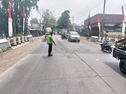 Pemotor Tewas Terlindas Truk Tronton di Karangawen Demak