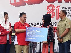 Mendag Serahkan Bantuan Rp 250 Juta untuk Korban Gempa NTT