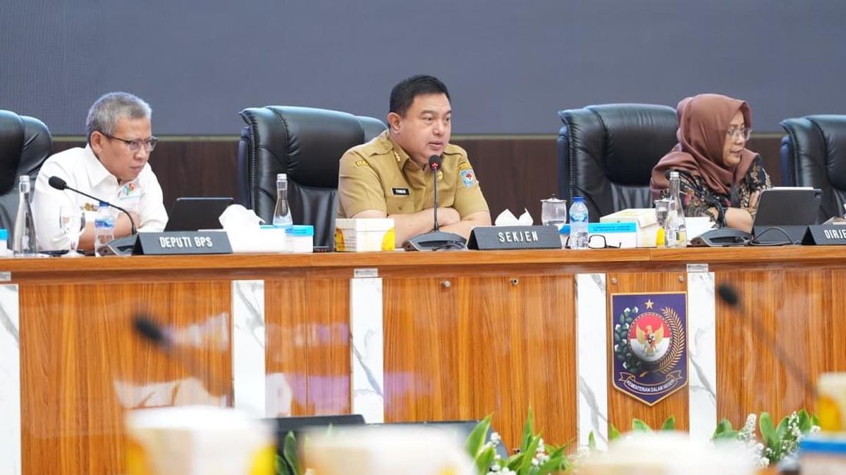 Sekjen Kemendagri Minta Daerah Segera Intervensi Kenaikan Harga Beras