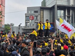 Video: Rombongan Mahasiswa Gelar Aksi di Dukuh Atas