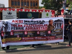 Demo di PN Jaksel, Massa Tuntut Praperadilan Febrie Adriansyah Ditolak