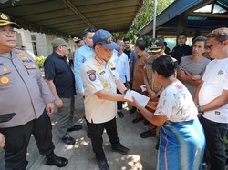 Mendagri Salurkan Santunan Duka ke Keluarga Korban Gempa di Ende