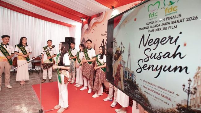 Peluncuran film Negeri Susah Senyum di FDC Dental Clinic, Jalan Kebon Kawung, Kota Bandung, Senin, 17 Agustus 2026.