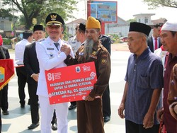 HUT RI, Bupati Lebak Serahkan Bantuan untuk Pekerja Rentan-Veteran