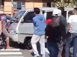 Pemobil di Sidrap Diamuk Massa Usai Tabrak Pemotor-Peserta Gerak Jalan
