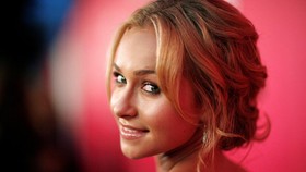 FILE PHOTO: Hayden Panettiere poses at the 6th Annual Hollywood Style awards at the Armand Hammer museum in Los Angeles, California, U.S., October 11, 2009. REUTERS/Mario Anzuoni/File Photo