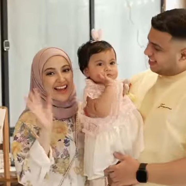 <p>Perayaan gender reveal ini terasa spesial karena berbarengan dengan perayaan ulang tahun Miskah Shafa, Yislam Jaidi, dan putri pertama mereka, Aisha, yang berdekatan. (Foto: instagram @miskashf)</p>