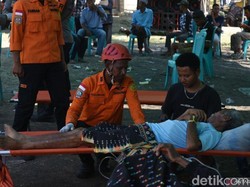 3 Lansia dan Balita Korban Gempa NTT Dievakuasi Pakai Heli ke Bandara Komodo