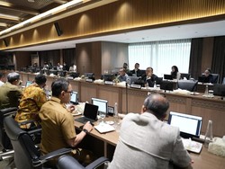 DPR dan Pemerintah Sepakat PPPK Guru Paruh Waktu Jadi Penuh Waktu 2027