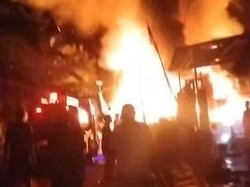 Rumah Kayu di Kobar Hangus Terbakar Saat Pemilik Pergi Pengajian