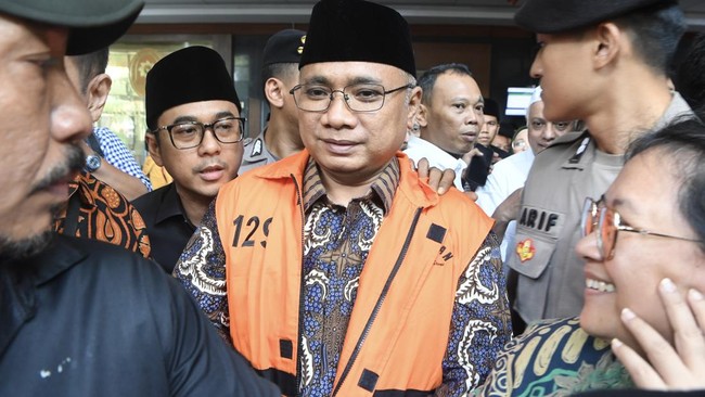 Terdakwa korupsi kuota haji, Yaqut Cholil Qoumas, menegaskan perlawanan hukumnya di Pengadilan Tipikor. 