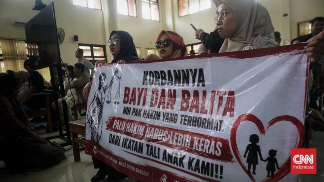 Sidang perdana dugaan kasus kekerasan dan penelantaran anak oleh Daycare Little Aresha mengungkap berbagai dugaan tindakan tak manusiawi oleh para pengasuh.