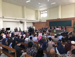 Ortu Korban Geruduk Sidang Perdana Kasus Daycare Little Aresha Jogja