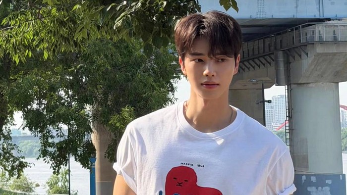 Song Kang Akan Jadi Bintang Tamu di You Quiz on the Block
