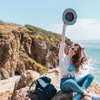5 Tipe MBTI yang Paling Suka Solo Traveling, Dikenal Mandiri