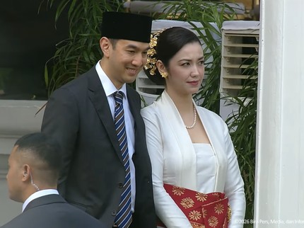 Lama Tak Terlihat, Intip Potret Terbaru Velove Vexia & Suami Setelah Punya Anak