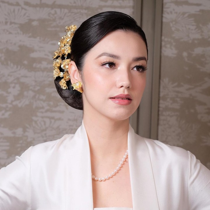 <p>Banyak di antara mereka memberikan pujian atas paras cantiknya. &ldquo;Ini baru cantik paripurna,&rdquo; tulis akun <em>@erinda****.</em> &ldquo;Cakep banget <em>MasyaAllah</em>,&rdquo; tulis akun <em>@lia****.</em> &ldquo;Pesonanya tak pernah pudar,&rdquo; tulis akun <em>@janterarhi****.&nbsp;</em>(Foto: Instagram @marlenehariman/@jusuf_long)</p>