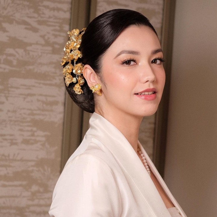 <p>Foto&nbsp;terbarunya&nbsp;itu juga dibagikan oleh Marlene Hariman, sebagai <em>makeup artist-</em>nya, melalui akun Instagram pribadi. Unggahan tersebut langsung menarik perhatian netizen yang ramai meninggalkan komentar.&nbsp;(Foto: Instagram @marlenehariman/@jusuf_long)&nbsp;</p>