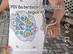 Momen Wanita Berdaster Boyolali Tangkap Ular Hidup-hidup Pakai Tangan