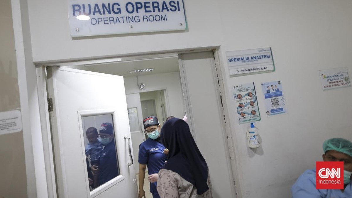 Dinas Kesehatan DKI Jakarta menggelar layanan gratis operasi bibir sumbing dan langit-langit di RSUD Ciracas, Jakarta Timur, Rabu (19/08/2026). Operasi bibir sumbing dan langit-langit ini dilakukan untuk seluruh Warga Negara Indonesia (WNI) dengan sy