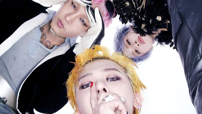 BIGBANG dengan tiga member, G-Dragon, Taeyang, dan Daesung, untuk comeback BiiiG pada Agustus 2026.