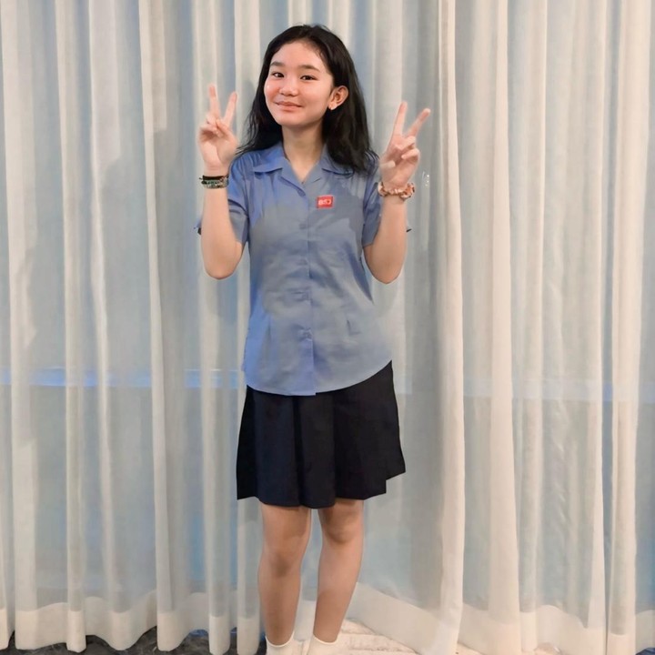 <p>Menjadi anak artis membuat setiap momen Bilqis Khumairah Razak kerap mencuri perhatian publik. Kini, putri Ayu Ting Ting tersebut resmi memasuki jenjang SMP dan menjalani hari pertama sebagai siswa baru.(Foto: Instagram @ayutingting92)</p>