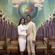 Bukan Gaun Pengantin, Georgina Rodriguez Nikahi Cristiano Ronaldo dalam Balutan Kemeja Putih