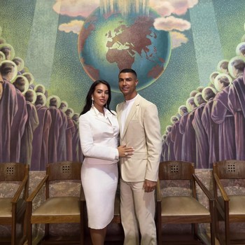 Bukan Gaun Pengantin, Georgina Rodriguez Nikahi Cristiano Ronaldo dalam Balutan Kemeja Putih
